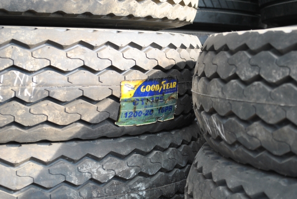 ยาง 12.00-20ขายถูกๆใช้กับ เครน45-50ตัน12ล้อ เทเลอร์ 18PR ยาง 12.00-20ขายถูกๆใช้กับ เครน45-50ตัน12ล้อ เทเลอร์ 18PR