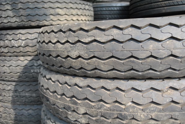 ยาง 12.00-20ขายถูกๆใช้กับ เครน45-50ตัน12ล้อ เทเลอร์ 18PR ยาง 12.00-20ขายถูกๆใช้กับ เครน45-50ตัน12ล้อ เทเลอร์ 18PR