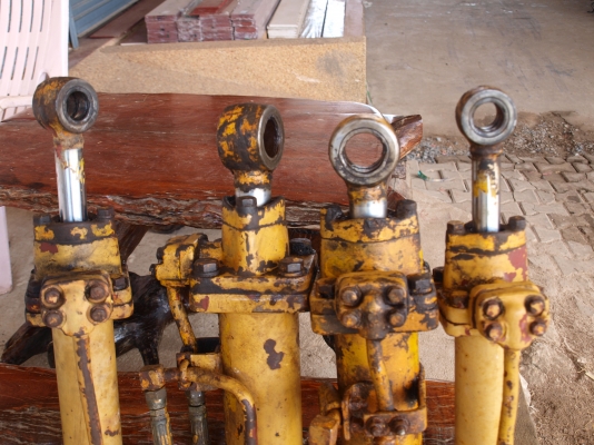 ขายอะไหล่ กระบอกไฮดรอลิค KOMATSU D20S-3