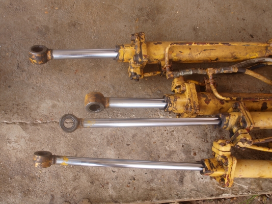 ขายอะไหล่ กระบอกไฮดรอลิค KOMATSU D20S-3