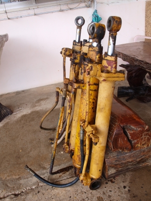 ขายอะไหล่ กระบอกไฮดรอลิค KOMATSU D20S-3