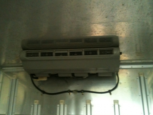 ขายตู้เปียกพร้อมแอร์ อุปกรณ์ครับ