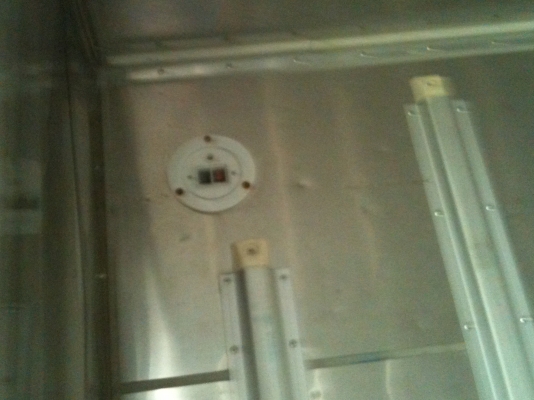 ขายตู้เปียกพร้อมแอร์ อุปกรณ์ครับ