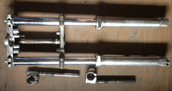 ขายถังทรงคาเฟ่ โช๊คหน้า+แฮนด์41 มิล อะไหล่ virago750 อีกหลายอย่างครับ