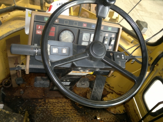 รถตักล้อยาง CAT 910Fเครื่องดี ใช้งานได้เลย  มาถึงไทยแล้วครับ เชิญมาทดสอบได้แล้ว ราคาถูกครับ ติดต่อ มานะ 085-9049669