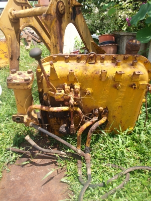 ขายถังไฮโดรลิค KOMATSU D20S-3 ขายถังไฮโดรลิค KOMATSU D20S-3