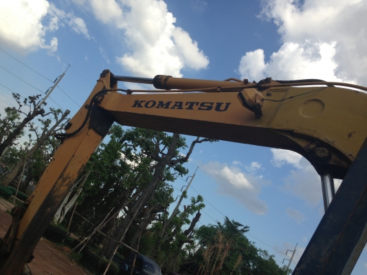 KOMATSU PC 80-3 เอกสารใบอินวอยซ์ รถบอดี้สวยครับสภาพดีพร้อมใช้งาน เครื่องเดิมปั๊มเดิมแห้งแรงดี ทำงานเร็ว บูมอาร์มไม่ปะไม่ดาม เอวแน่นดี ช่วงล่างโซ่บูทใบแทรกหนาดีประมาณ 70\% พร้อมทำงานได้เลย ราคาต่อรองได้เลยครับ