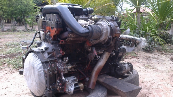 ขายเครื่องisuzu 240เทอร์โบว์6HK1ของครบพร้อมใช้งานแถมอินเตอร์ให้อีก