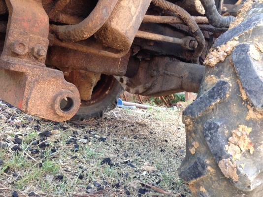 ขายรถไถ Kubota L1-235 (4WD) พร้อมผานดันหน้า ,ผานพรวน-คราด พวงมาลัยเพาเวอร์ อุปกรณ์พร้อมใช้งาน รถสภาพ