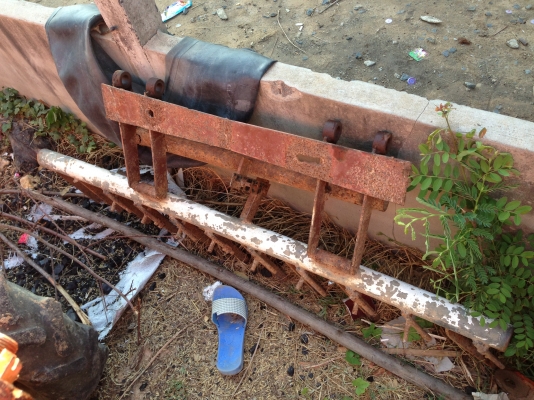 ขายรถไถ Kubota L1-235 (4WD) พร้อมผานดันหน้า ,ผานพรวน-คราด พวงมาลัยเพาเวอร์ อุปกรณ์พร้อมใช้งาน รถสภาพ