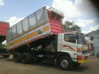 HINO MEGA FM 320 HP EURO2 ปี 51 รถพ่วงแม่+ลูก กระบะดั๊มพ์มิเนียม 12 ตันของสามมิตรทั้งแม่ทั้งลูก ลูก 3 คานดั๊มพ์ความยาว 7 เมตร รถสวยจัดทั้งแม่ลูก เครื่องแน่นแรงดี ภายในเก๋งสวยครบ แอร์ เพาเวอร์ ทริ๊ปฟี้ ระบบไฟฟ้าครบครัน ช่วงล่างคัชซีสวยไม่มีตำหนิ ยางสภาพดีแ