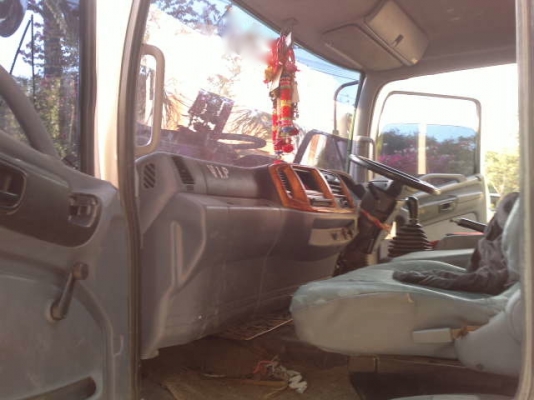 รถฮีโน่ 6 ล้อดั๊ม FC4J  150 แรงม้า ปี 49  สนใจติดต่อ 081 - 6079515