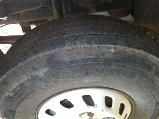 รถฮีโน่ 6 ล้อดั๊ม FC4J  150 แรงม้า ปี 49  สนใจติดต่อ 081 - 6079515