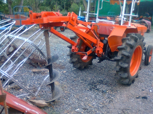 คูโบต้า L2600 4 สูบ พร้อมเครื่องขุดเจาะดิน พร้อมใช้งาน