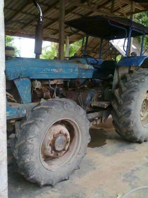 ขายรถไถ FORD 6610 2 เพลาดุมเรียบ เอกสารเล่มทะเบียน 3 จาน 7 จาน ใบมีดดันหน้า ราคา 450000