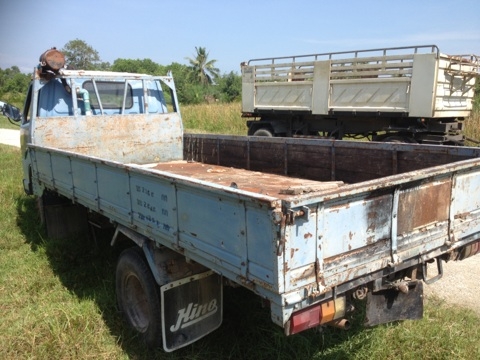 ขาย6ล้อ ISUZU TL85 เครื่องเดิม85แรงแห้งดี ไม่เยิ้ม เกียร์เดิม ไม่หลุด หัววางใหม่NKR (ลงเล่ม)แทนหัวเก่าผุ ภายในดีคอนโซลครบ ช่วงล่างเดิมๆ คัสซีสวยไม่ผุไม่บวม กระบะคาร์โก้ 4.30ม.ไม่ผุ พื้นเหล็กดีไม่มีผุ ยาง7.5 สวยดี6เส้น ทะเบียนขาด1ปี เอกสารพร้อมโอน  ราคาต่อ