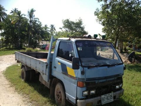 ขาย6ล้อ ISUZU TL85 เครื่องเดิม85แรงแห้งดี ไม่เยิ้ม เกียร์เดิม ไม่หลุด หัววางใหม่NKR (ลงเล่ม)แทนหัวเก่าผุ ภายในดีคอนโซลครบ ช่วงล่างเดิมๆ คัสซีสวยไม่ผุไม่บวม กระบะคาร์โก้ 4.30ม.ไม่ผุ พื้นเหล็กดีไม่มีผุ ยาง7.5 สวยดี6เส้น ทะเบียนขาด1ปี เอกสารพร้อมโอน  ราคาต่อ