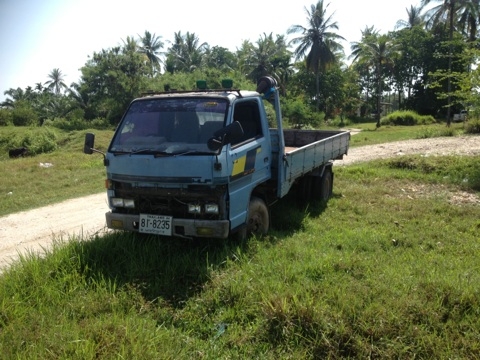 ขาย6ล้อ ISUZU TL85 เครื่องเดิม85แรงแห้งดี ไม่เยิ้ม เกียร์เดิม ไม่หลุด หัววางใหม่NKR (ลงเล่ม)แทนหัวเก่าผุ ภายในดีคอนโซลครบ ช่วงล่างเดิมๆ คัสซีสวยไม่ผุไม่บวม กระบะคาร์โก้ 4.30ม.ไม่ผุ พื้นเหล็กดีไม่มีผุ ยาง7.5 สวยดี6เส้น ทะเบียนขาด1ปี เอกสารพร้อมโอน  ราคาต่อ