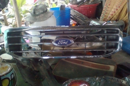 กระจังหน้า ford