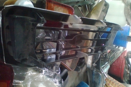 กระจังหน้า ford