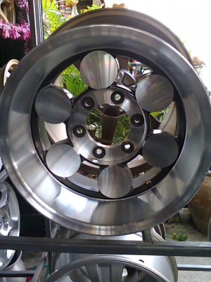 ล้อลายมิกกี้เมาส6รู กว้าง8.5 1คู่ 4500 0806260417