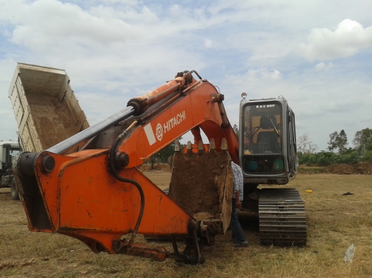 ขายรถขุด HITACHI รุ่น EX200-2 สภาพดีใช้งานอยู่ มีคลิปเชิญชม