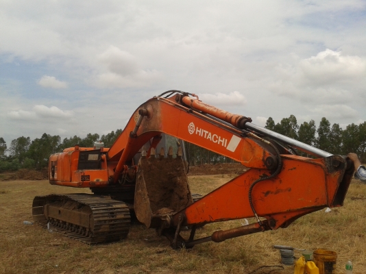 ขายรถขุด HITACHI รุ่น EX200-2 สภาพดีใช้งานอยู่ มีคลิปเชิญชม