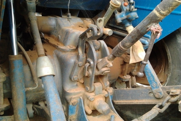 ขาย รถไถ 2เพลา FORD-TS90 NEWHOLLAND เครื่องแห้งไม่เยิ้ม กรองใหญ่ เกียร์กลาง สภาพดี แขนไม่ปะ คานใหญ่ ยางดี4เส้น พร้อมอุปกรณ์2ชิ้น ใบดันกับผาน5  เอกสารเล่มทะเบียน ขายตามสภาพ พร้อมใช้ พร้อมลุยงาน ราคาต่อรองได้ครับ