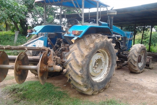 ขาย รถไถ 2เพลา FORD-TS90 NEWHOLLAND เครื่องแห้งไม่เยิ้ม กรองใหญ่ เกียร์กลาง สภาพดี แขนไม่ปะ คานใหญ่ ยางดี4เส้น พร้อมอุปกรณ์2ชิ้น ใบดันกับผาน5  เอกสารเล่มทะเบียน ขายตามสภาพ พร้อมใช้ พร้อมลุยงาน ราคาต่อรองได้ครับ