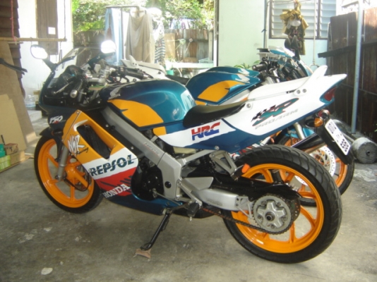 NSR 150 SP PROARM มี 4 คัน สวยมาก สีเขียวส้ม และสีแดง ทำสีใหม่ทั้งคัน ราคา 35000 บาท มี 1 คัน และ อีกคัน ราคา 37000 บาท อีกคัน 39000 อีกคัน 45000 สนใจ ติดต่อ 0808051985 คุณ เจ สีลม ซอย 10 กทม ตรงข้าม ธนาคาร กรุงเทพ สำนักงานใหญ่ สีลม กทม