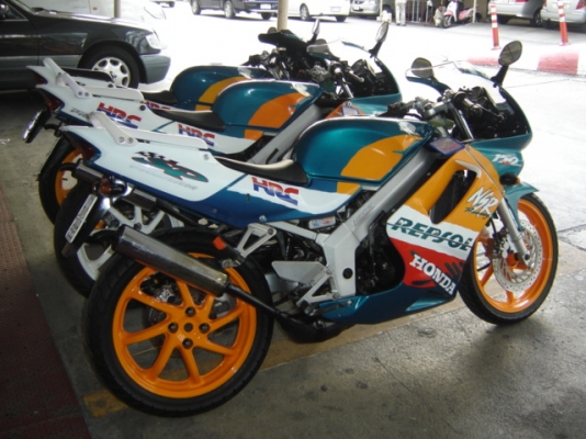 NSR 150 SP PROARM มี 4 คัน สวยมาก สีเขียวส้ม และสีแดง ทำสีใหม่ทั้งคัน ราคา 35000 บาท มี 1 คัน และ อีกคัน ราคา 37000 บาท อีกคัน 39000 อีกคัน 45000 สนใจ ติดต่อ 0808051985 คุณ เจ สีลม ซอย 10 กทม ตรงข้าม ธนาคาร กรุงเทพ สำนักงานใหญ่ สีลม กทม