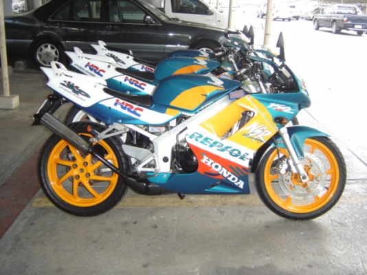 NSR 150 SP PROARM มี 4 คัน สวยมาก สีเขียวส้ม และสีแดง ทำสีใหม่ทั้งคัน ราคา 35000 บาท มี 1 คัน และ อีกคัน ราคา 37000 บาท อีกคัน 39000 อีกคัน 45000 สนใจ ติดต่อ 0808051985 คุณ เจ สีลม ซอย 10 กทม ตรงข้าม ธนาคาร กรุงเทพ สำนักงานใหญ่ สีลม กทม