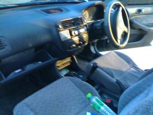 HONDA CIVIC1.5 ตาโตปี 40 เกียร์ธรรมดา สีเขียวเดิมบาง เบาะกำมะหยี่ กะจกไฟฟ้า เพาเวอร์ HONDA CIVIC1.5 ตาโตปี 40 เกียร์ธรรมดา สีเขียวเดิมบาง เบาะกำมะหยี่ กะจกไฟฟ้า เพาเวอร์