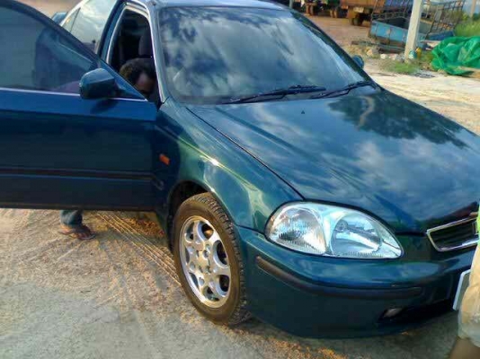 HONDA CIVIC1.5 ตาโตปี 40 เกียร์ธรรมดา สีเขียวเดิมบาง เบาะกำมะหยี่ กะจกไฟฟ้า เพาเวอร์