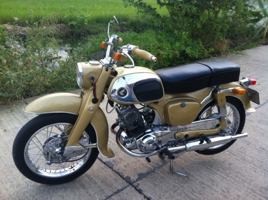 ขาย c92 สวยๆ ชุบทั้งคัน สตาร์ทง่าย ทะเบียนโอนเครื่องดีมากๆ ของเดิมเยอะ สีสวย 0819884773