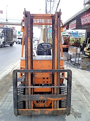 ขายรถยกโตโยต้า 1 ตัน (รุ่น4) เครื่องเบนซิน  กระบอกคู่  ยางตันใหม่ 4 ล้อ เสาสูง 3 เมตร  พวงมาลัยเพาเว่อร์ สีเดิมจากนอก นำเข้าจากญี่ปุ่น ใช้งานได้ทันที