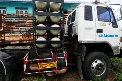 10ล้อหัวลาก ISUZU ROCK210ใส่เครื่องEK100ติดกาซNGV8ถัง 10ล้อหัวลาก ISUZU ROCK210ใส่เครื่องEK100ติดกาซNGV8ถัง