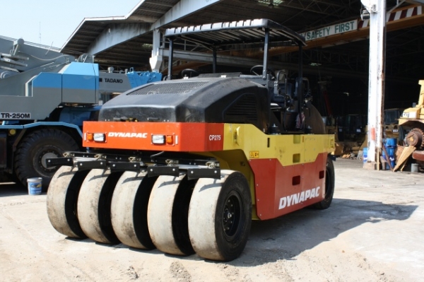 รถบดล้อยางใหม่ DYNAPAC CP275
