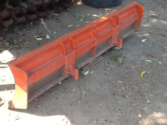 ขายใบมีดตัวดันหน้าตราช้าง สภาพดีตามรูป  8000 บาท