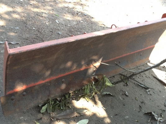 ขายใบมีดตัวดันหน้าตราช้าง สภาพดีตามรูป  8000 บาท