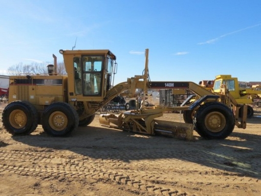 ขายรถเกรด Caterpillar 140H #2ZK08136 2003yr 9887hr รถนอก สนใจโทร. 080-656-5422 (หนิง)