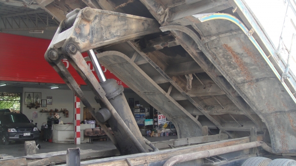 ขายขาดทุน ด่วน..เจ้าของร้อนเงิน รถใช้งานทุกวัน 295000