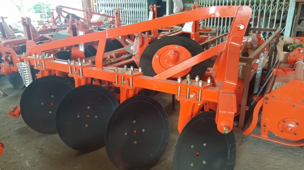 ผานบุกเบิก 4*22 หนา น๊อตจับกะทู้ 6 ตัว(ใหม่มือหนึ่ง) สำหรับรถ 34 แรงขึ้นไป  31,000 สอบถาม 081-7807317