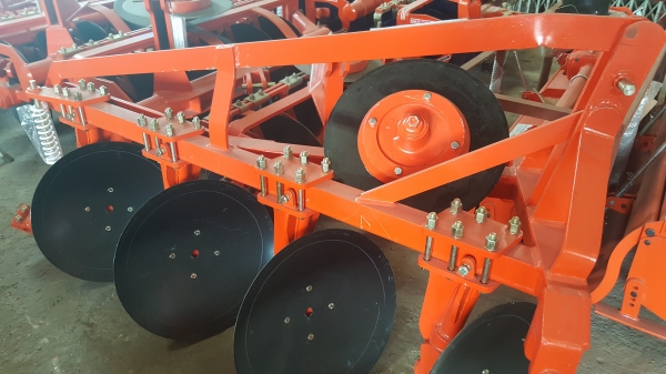 ผานบุกเบิก 4*22 หนา น๊อตจับกะทู้ 6 ตัว(ใหม่มือหนึ่ง) สำหรับรถ 34 แรงขึ้นไป  31,000 สอบถาม 081-7807317