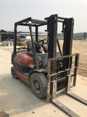 ขายด่วน !!! ฟอร์คลิฟต์ TOYOTA FD20 รุ่น 6 ราคา 95,000 มาก่อนได้ก่อนด่วน โทร 093-2155577,0819610782