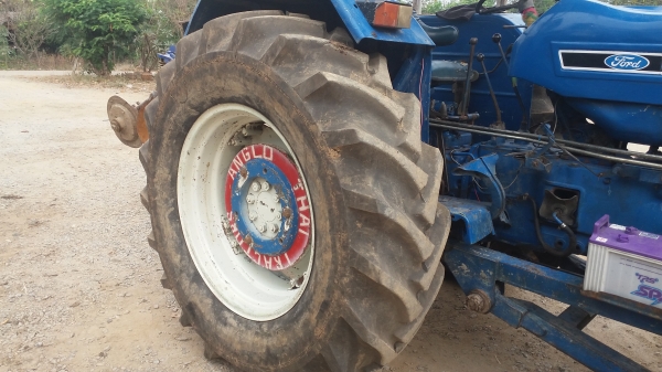 ขายรถไถ 2 เพลา ford 6610 เปลี่ยนยางคู่หลังใหม่