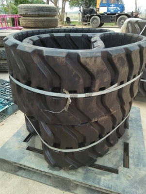ขายแทรคยางของ*ใหม่  ยังไม่เคยใช้งาน  ใช้สำหรับรถขุด SK60หรือ PC75UU ขนาดยาง  450x74x81 ข้อ ขายราคา 65,000 บาท