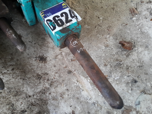 ซื้อขายแล้ว จัดส่งลูกค้าปราจีนฯ เรียบร้อยแล้ว หัวกระแทก TOKU ใส่PC60, 100, 120 ของเก่านอกนำเข้า ยังไม่เคยใช้งานในไทย สภาพสวย สภาพดี พร้อมใช้งาน