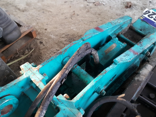 ซื้อขายแล้ว จัดส่งลูกค้าปราจีนฯ เรียบร้อยแล้ว หัวกระแทก TOKU ใส่PC60, 100, 120 ของเก่านอกนำเข้า ยังไม่เคยใช้งานในไทย สภาพสวย สภาพดี พร้อมใช้งาน