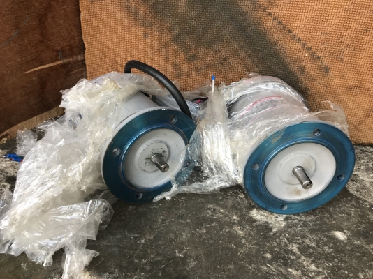 ขายมอเตอร์หน้าแปลน Mitsubishi 0.5HP. 380V 1450rpm. สภาพสวยมาก เทสงานไม่กี่ครั้ง พร้อมใช้งาน มี 2ตัว ราคาตัวละ 1,800 บาท